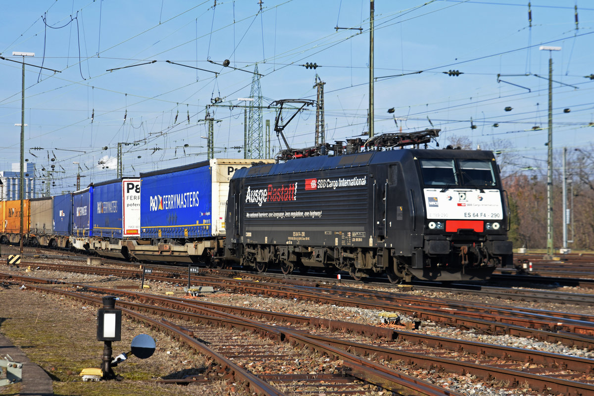Lok 189 290-0 durchfährt den badischen Bahnhof. Die Aufnahme stammt vom 05.02.2019.