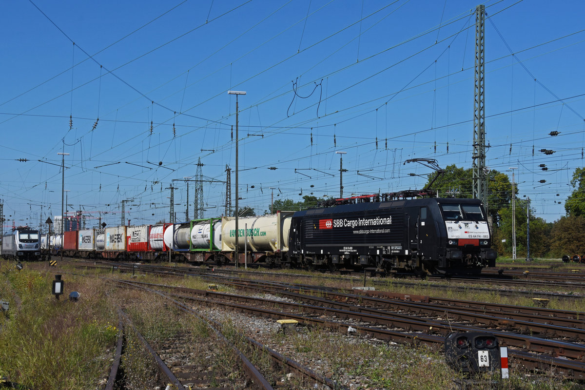 Lok 189 983-0 durchfährt den badischen Bahnhof. Die Aufnahme stammt vom 09.09.2020.