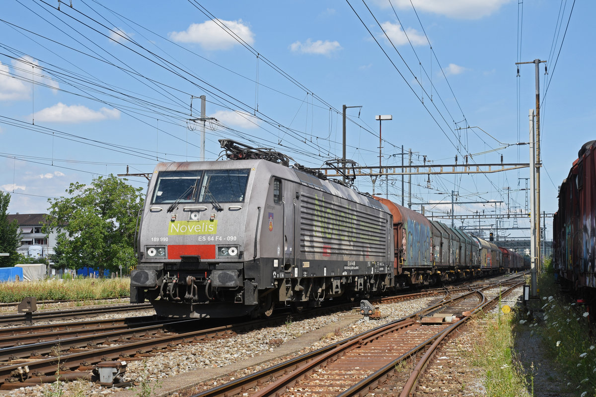 Lok 189 990-5  Novelis  durchfährt  den Bahnhof Pratteln. Die Aufnahme stammt vom 12.07.2018.