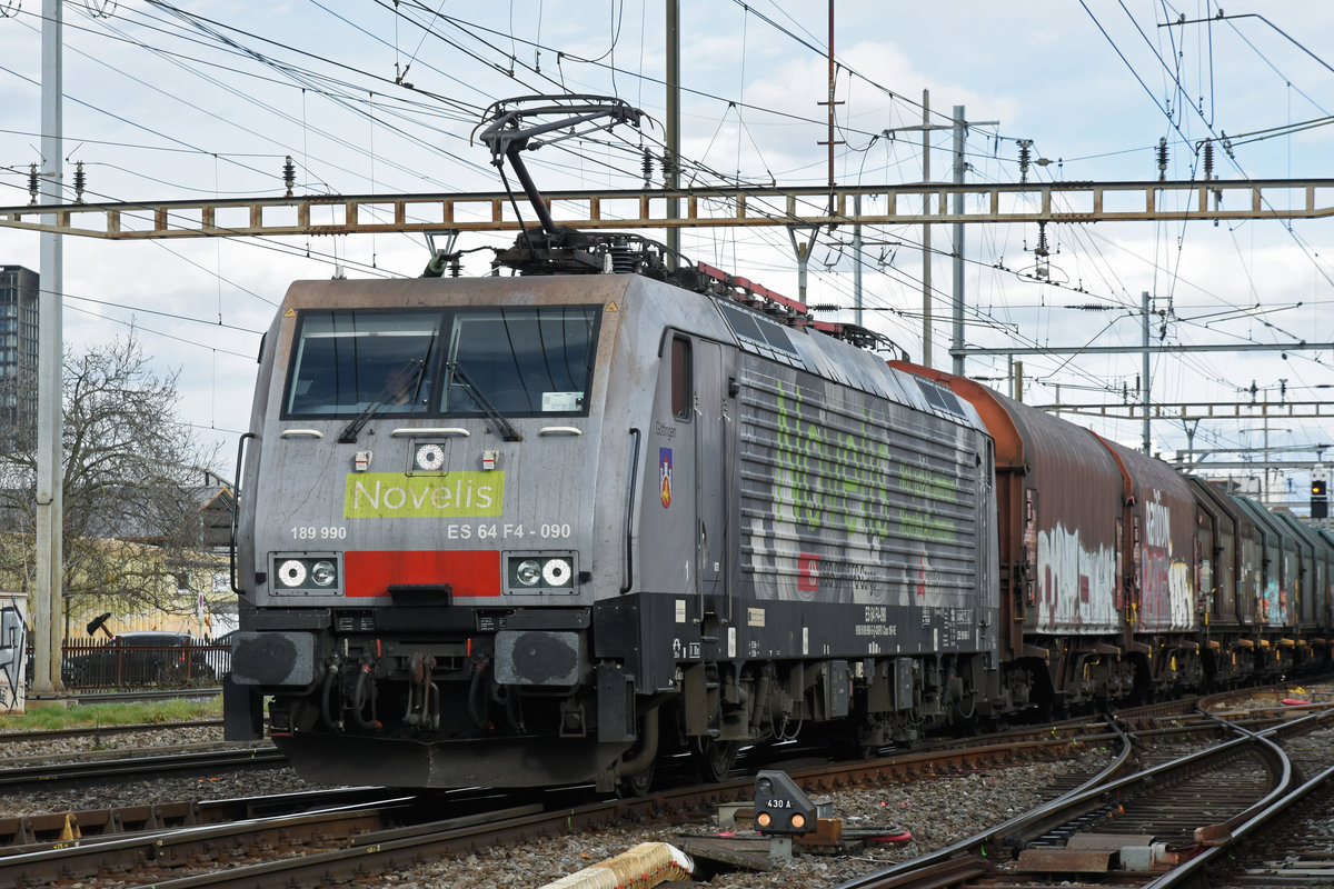 Lok 189 990-5  Novelis  durchfährt den Bahnhof Pratteln. Die Aufnahme stammt vom 05.03.2019.