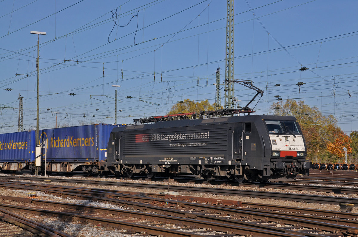 Lok 189 991-3 durchfährt den Badischen Bahnhof. Die Aufnahme stammt vom 01.11.2017.