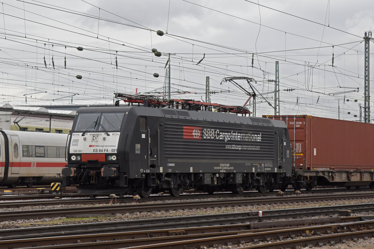Lok 189 991-3 durchfährt den badischen Bahnhof. Die Aufnahme stammt vom 08.11.2019.