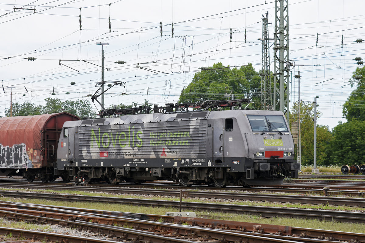 Lok 189 994-7  Novelis  durchfährt den Badischen Bahnhof. Die Aufnahme stammt vom 14.07.2018.