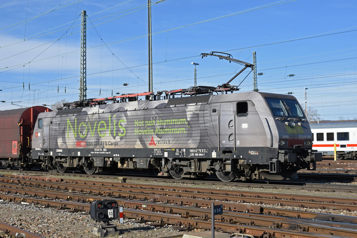 Lok 189 994-7  Novelis  durchfährt den badischen Bahnhof. Die Aufnahme stammt vom 16.03.2019.
