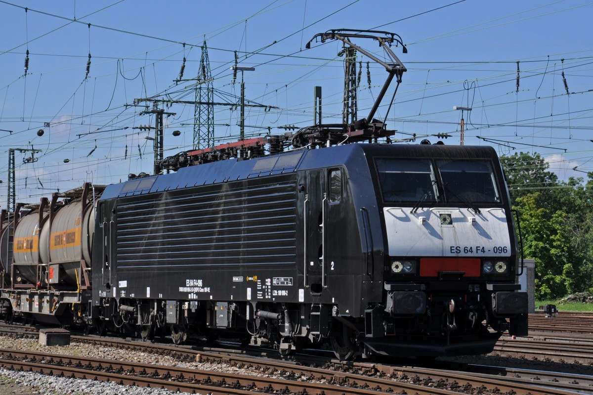 Lok 189 996-2 durchfährt den Badischen Bahnhof. Die Aufnahme stammt vom 15.07.2014.