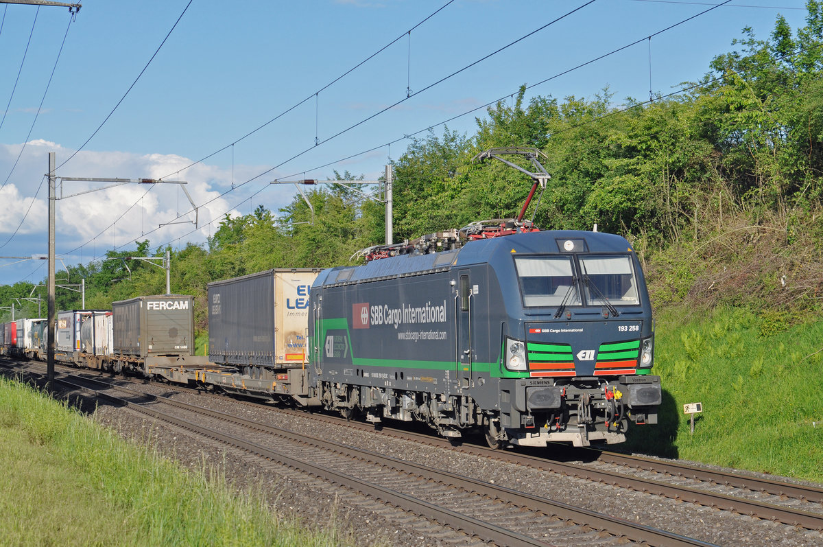 Lok 193 258-1 fährt Richtung Bahnhof Kaiseraugst. Die Aufnahme stammt vom 20.05.2017.