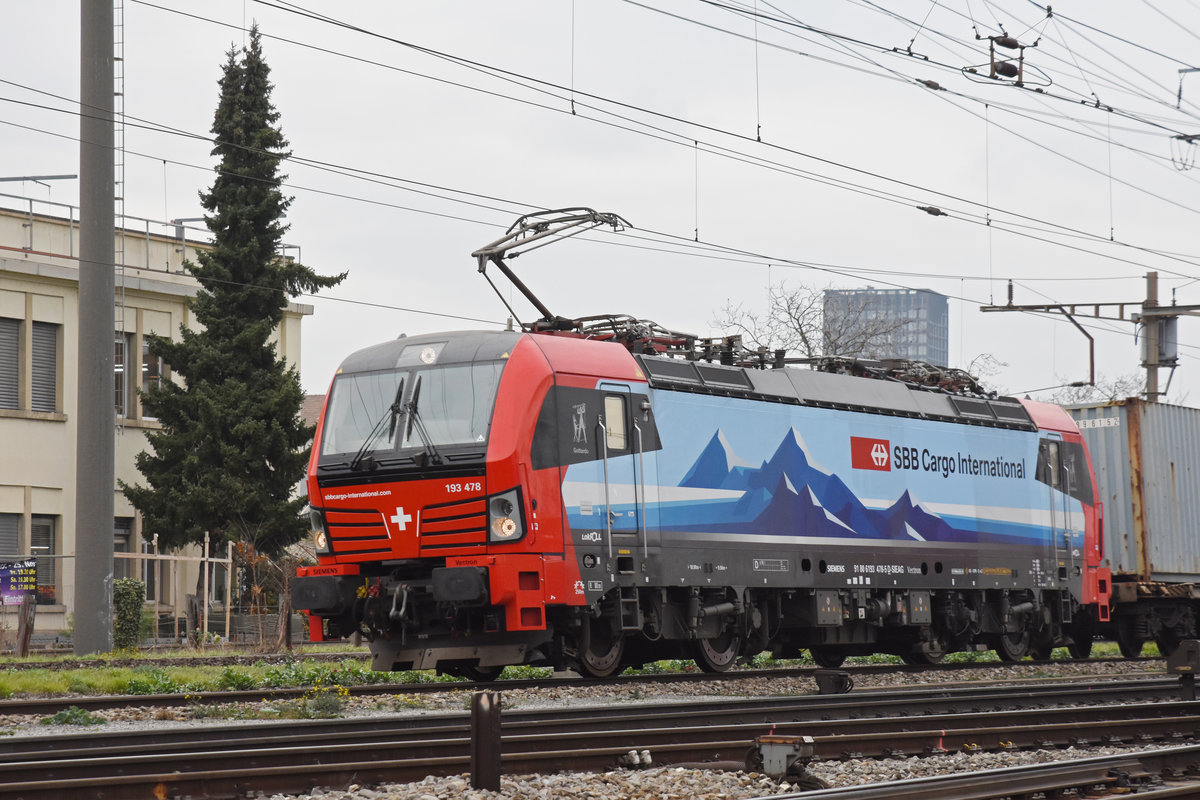 Lok 193 478-5 durchfährt den Bahnhof Pratteln. Die Aufnahme stammt vom 19.11.2018.