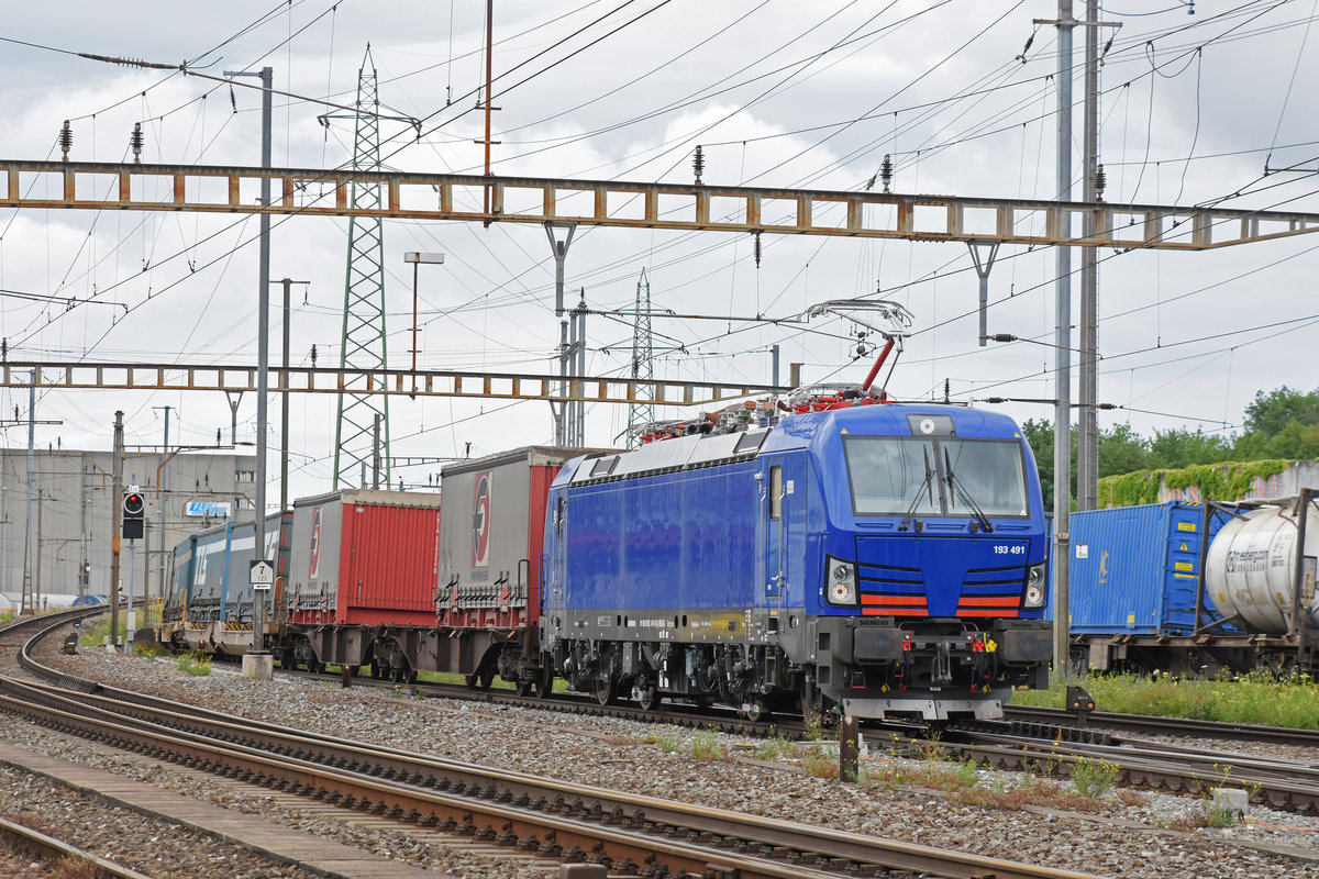 Lok 193 491-8 durchfhrt den Bahnhof Pratteln. Die Aufnahme stammt vom 12.06.2018.