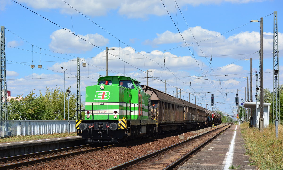 Lok 22 Lisa 2 der EIB alias 293 025-3 fährt mit einem Güterzug durch Erfurt Ost gen Süden.

Erfurt 10.08.2018