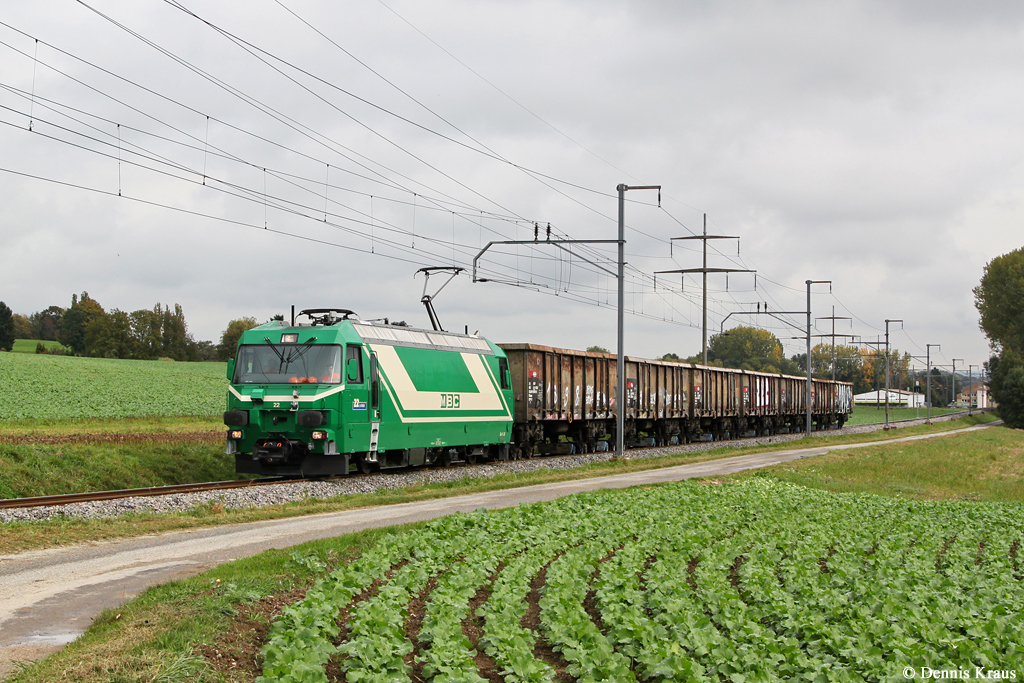 Lok 22 mit Zuckerrübenzug am 15.10.2014 kurz vor Yens.