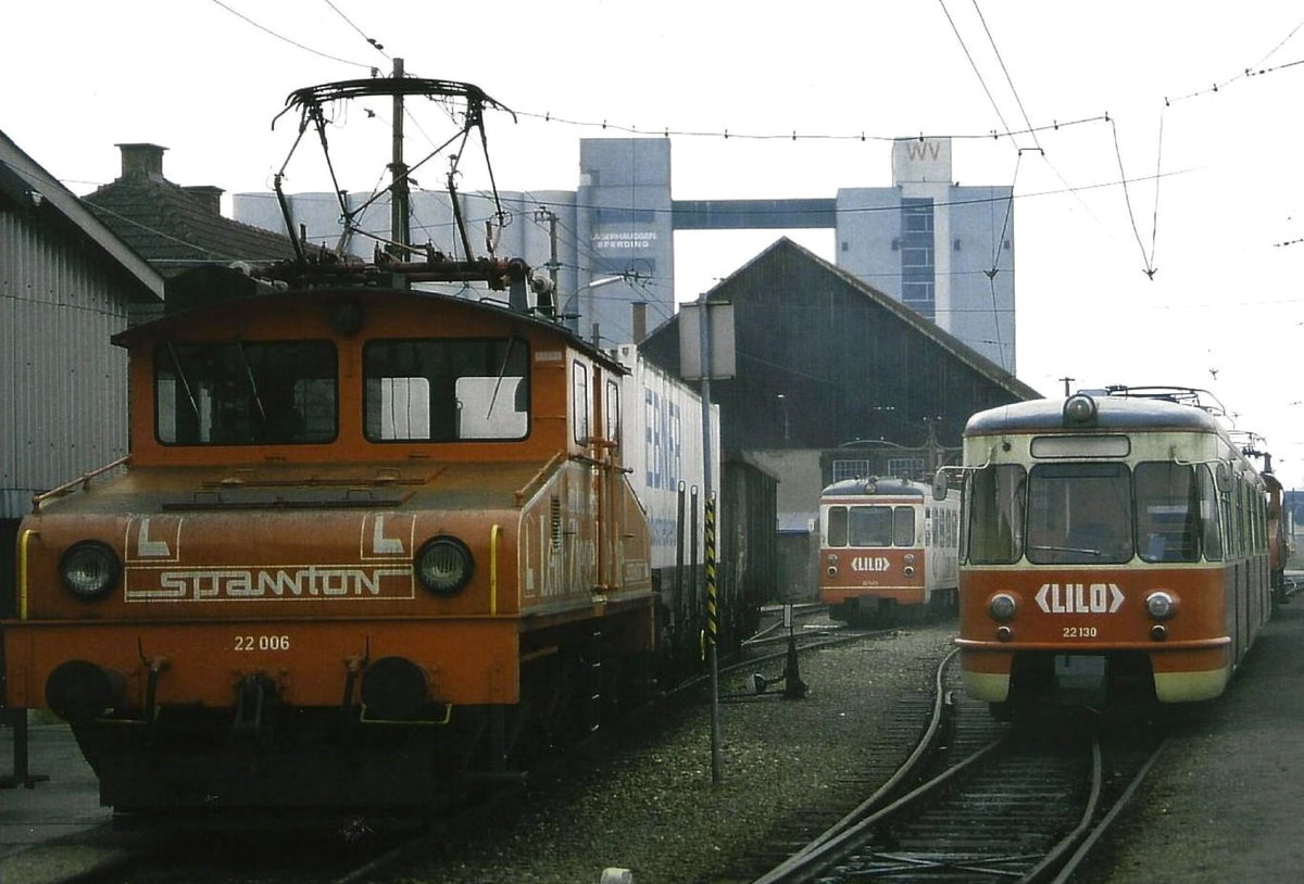 Lok 22006 von Stern & Hafferl (LILO) ist die ehemalige Wuppertaler E 609. Aufnahme: Eferding, 19.7.1995, zusammen mit einem ehemaligen KBE- und einem ehemaligen KFBE-Zug, die zu jener Zeit die Hauptlast des Pv auf der LILO trugen.