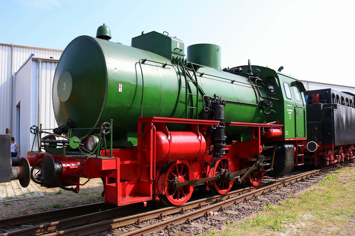 Lok 3 der ehemaligen Deutschen Reichsbahn (genauer Name unbekannt) steht auf dem Gelände des DB Museums Halle (Saale) anlässlich des jährlichen Sommerfests. [26.8.2017 - 15:16 Uhr]