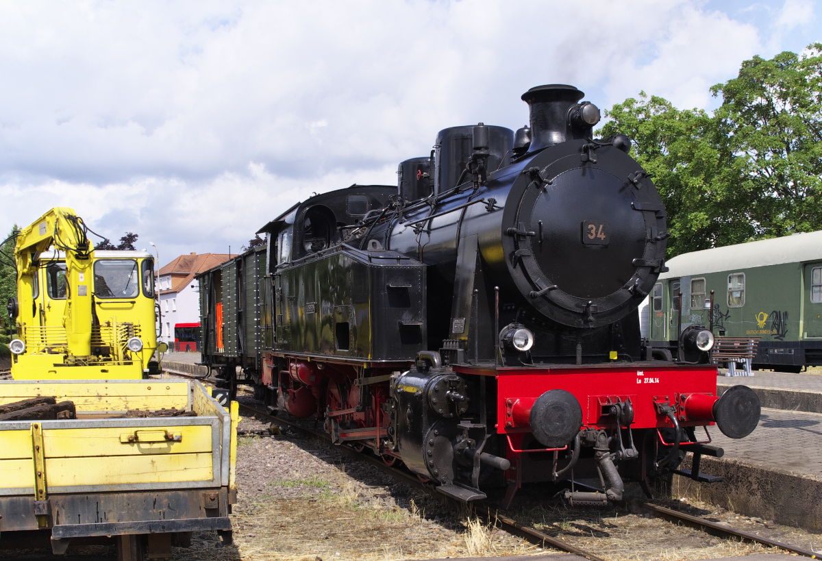 Lok 34 des MECL wartet im Bahnhof Losheim auf ihren Einsatz. Der Ministerpräsident des Saarlandes hat sich angesagt......31.07.2019