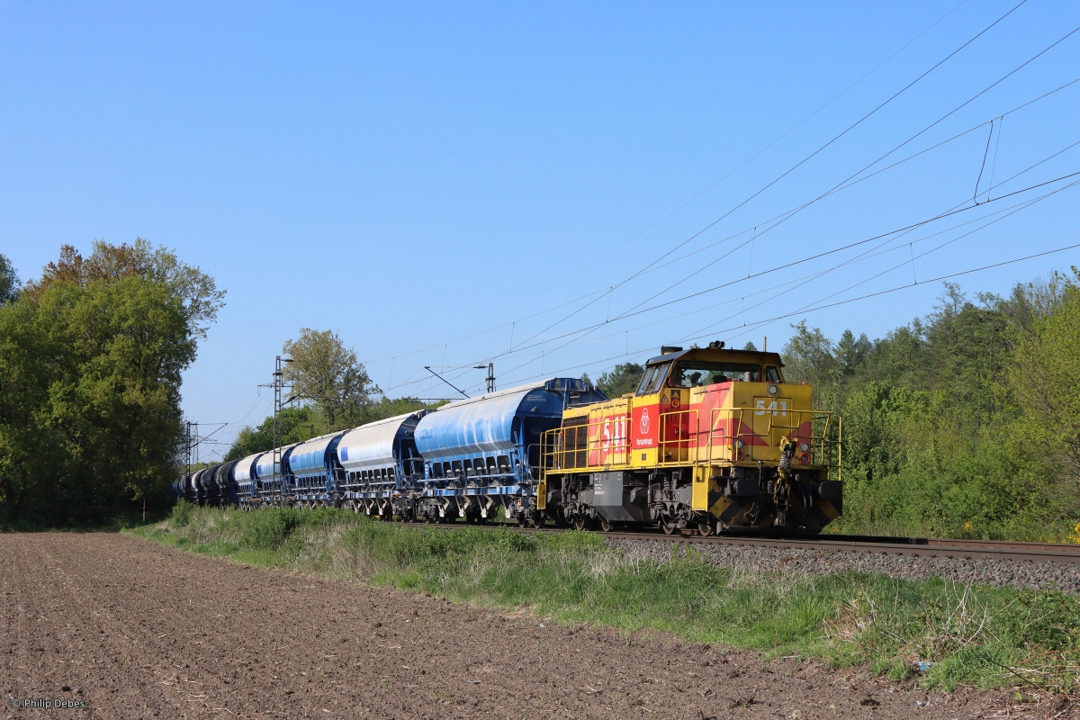 Lok 541 (ThyssenKrupp Steel Europe AG) mit einem Kalkzug in Ratingen Lintorf, 28. April 2022
