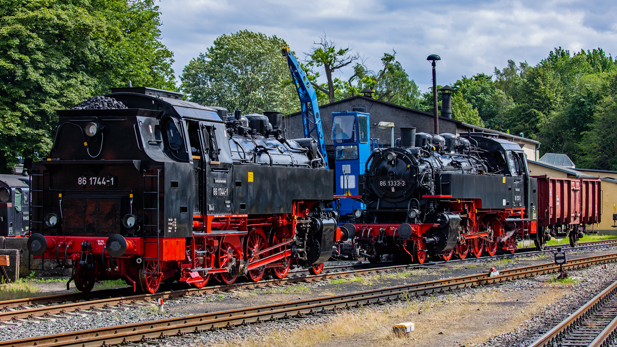 Lok 86 1744 und Lok 86 1333 abgestellt in Putbus. - 08.07.2020
