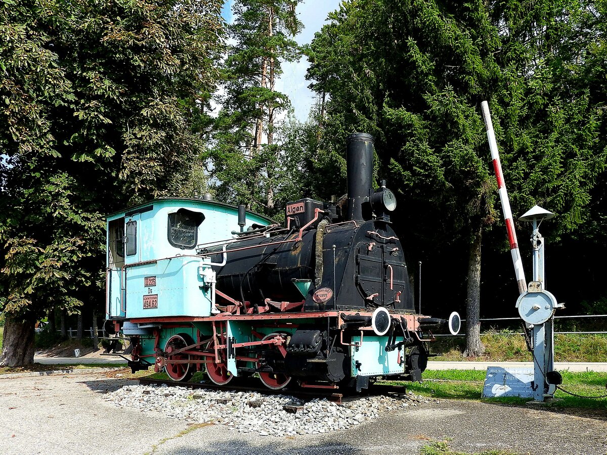Lok  AIGEN 494.62, als Denkmallok am Bhf. Rohrbach-Berg, entlang der Mühlkreisbahn; 210918