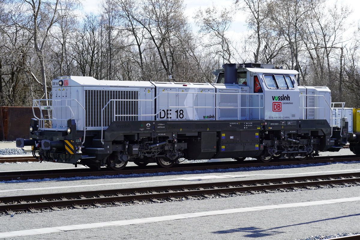 Lok Northrail-92 80 4185 042-3 D-NRAIL (Typ DE18 Vossloh2020) ist für DB-Cargo im Einsatz.
2021-03-19 Sande