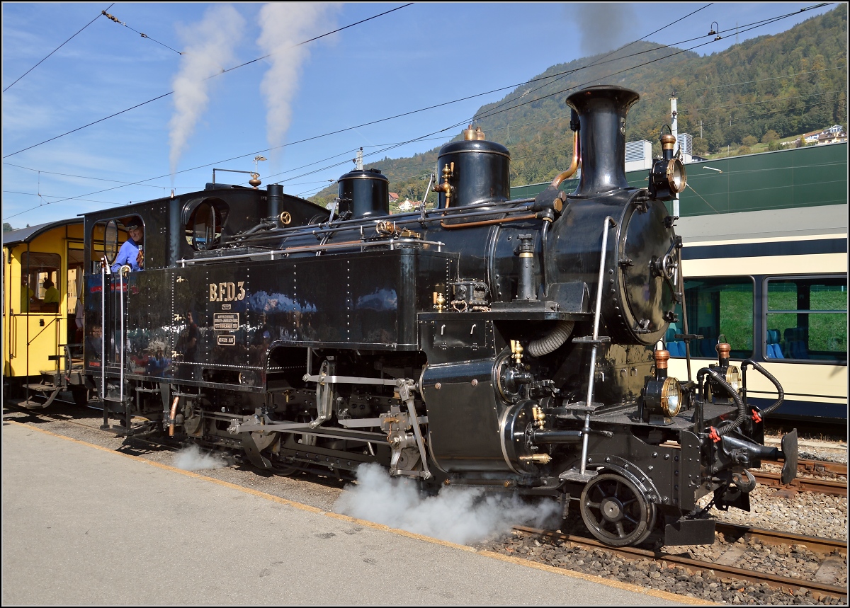 Lok Nr. 3 der Brig-Furka-Disentis-Bahn, später Furka-Oberalp-Bahn, wartet im Bahnhof Blonay mit ihrem Museumszug. September 2014.