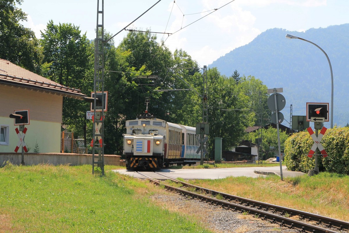 Lok Nr. 5 (Baujahr 1927) der Wachtlbahn (ehemalige Steinbruchrollbahn Kiefersfelden) mit Museumszug 10 Wachtl (Österreich)-Kiefersfelden (Deutschland) bei Kiefersfelden  (Deutschland) am 21-7-2013.