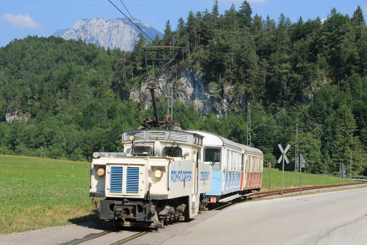 Lok Nr. 5 (Baujahr 1927) der Wachtlbahn (ehemalige Steinbruchrollbahn Kiefersfelden) mit Museumszug 11 Kiefersfelden (Deutschland)-Wachtl (Österreich) bei Paradies  (Deutschland) am 21-7-2013.