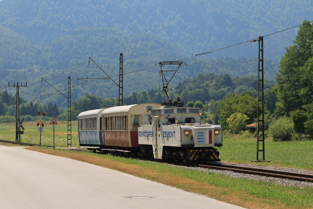 Lok Nr. 5 (Baujahr 1927) der Wachtlbahn (ehemalige Steinbruchrollbahn Kiefersfelden) mit Museumszug 10 Wachtl (Österreich)-Kiefersfelden (Deutschland) bei Kohlstatt  (Deutschland) am 21-7-2013.