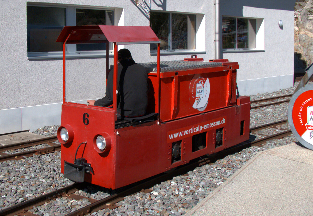 Lok Nr. 6 des Panoramic Train beim Umsetzen in Les Montuires. Les Montuires, 25.8.2025