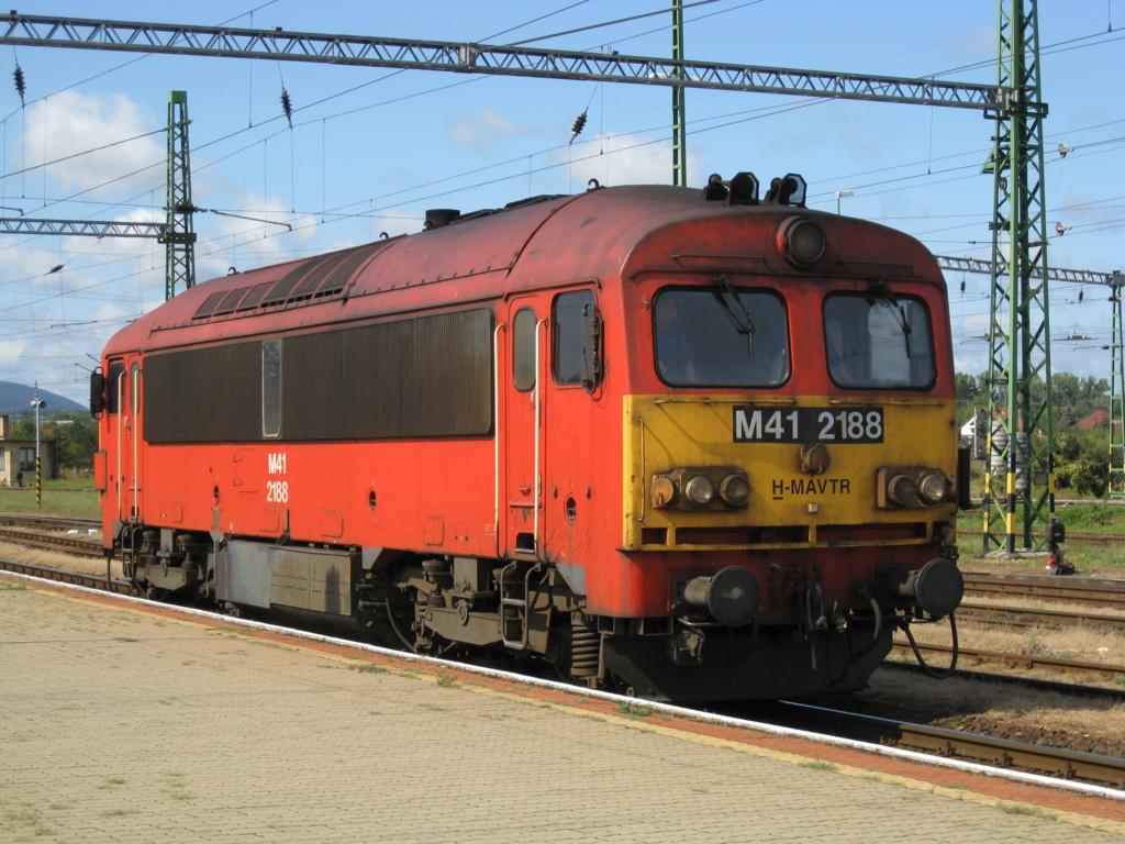 Lok Porträt der ungarischen M 412188 von H-MAVTR am 8.9.2008 im Bahnhof Veszprem.