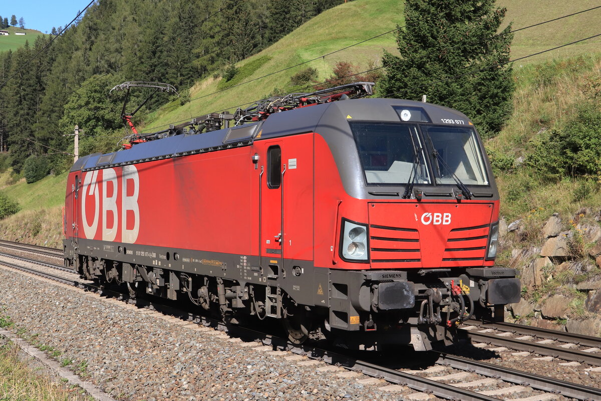 Lok-Portrait der ÖBB 1293 077-4. Aufgenommen bei St. Jodok am Brenner am 25.09.2021