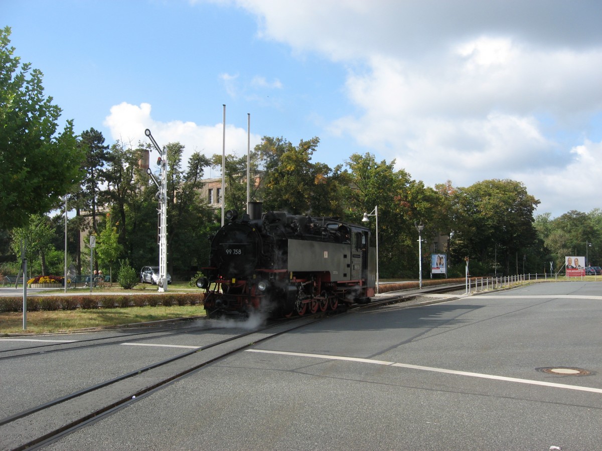 Lok der Zittauerschmalspurbahn 99 758 konnte beim Umsrtzen in Zittau am 25.9.09 fotografiert werden.