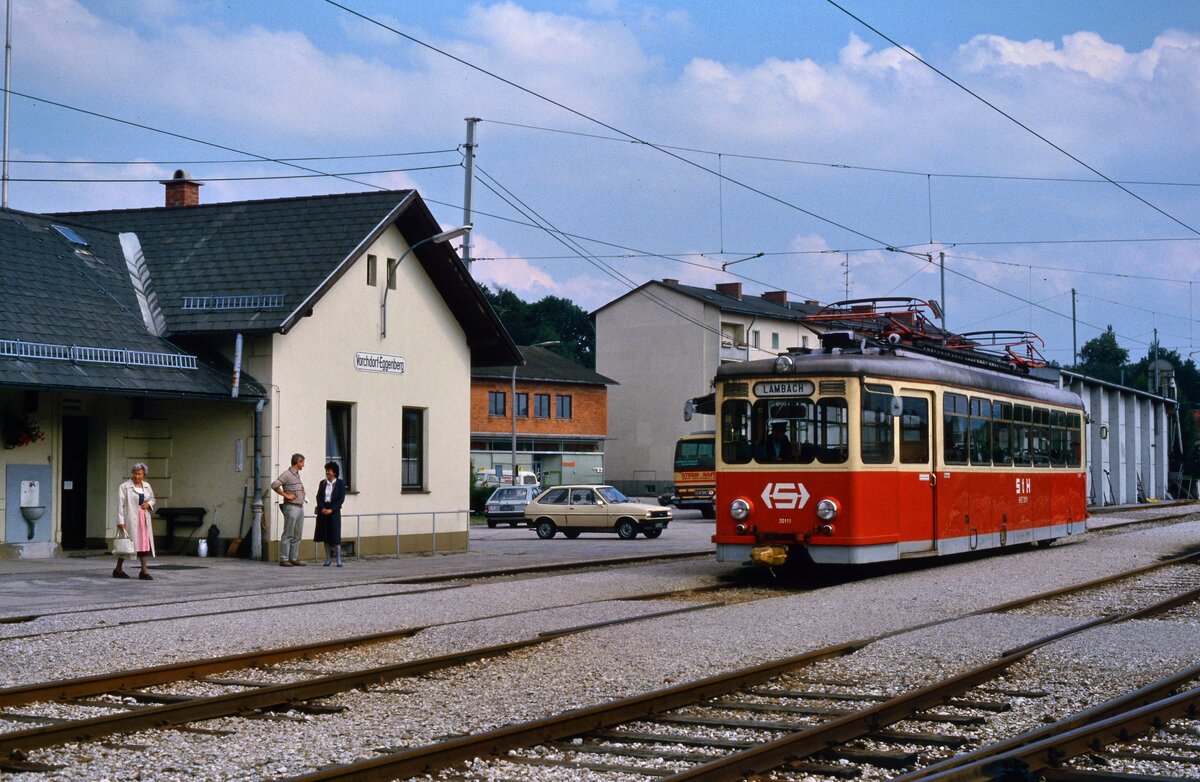 Lokalbahn Lambach - Vorchdorf-Eggenberg: Ein einzelner ET am Bahnhof Vorchdorf-Eggenberg (06.04.1986)