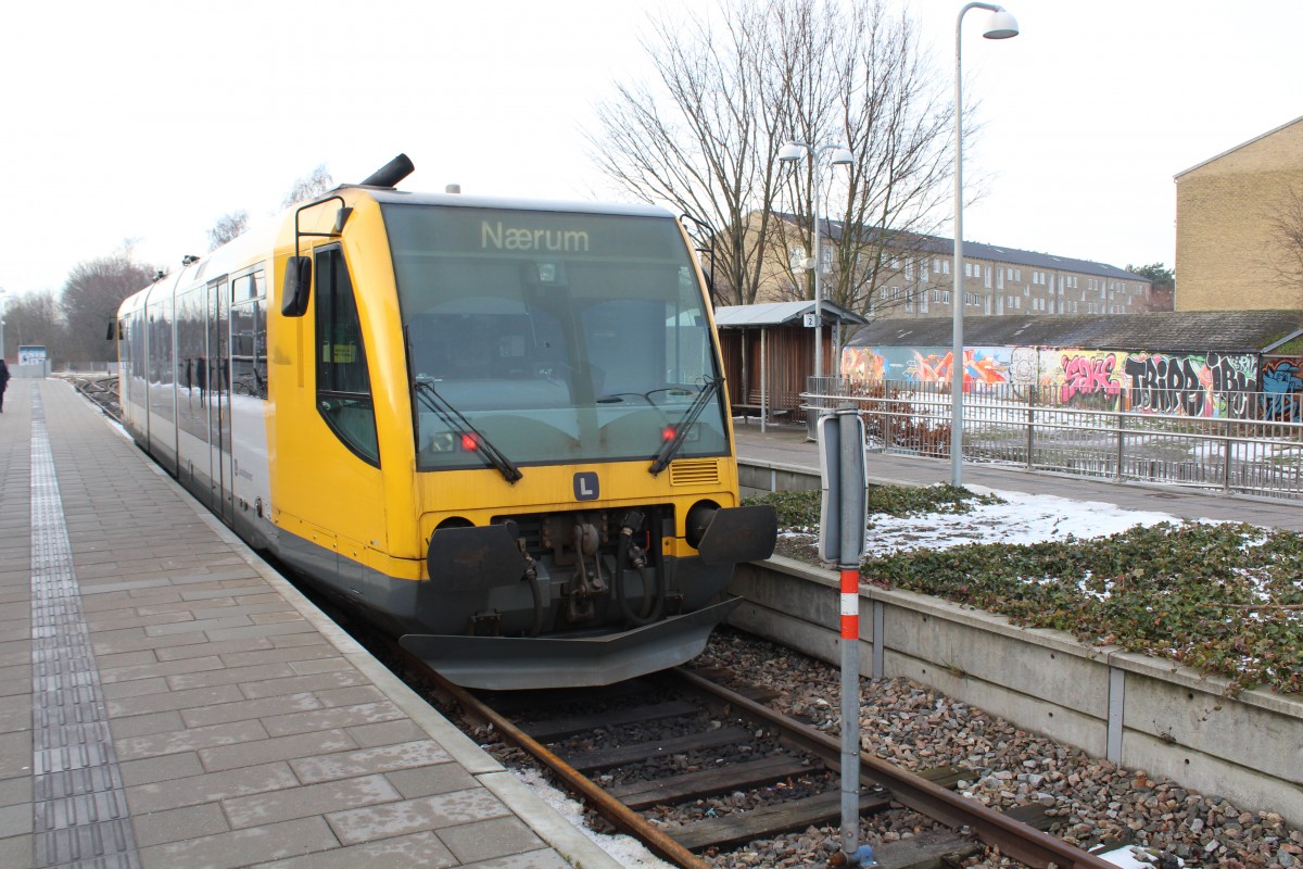 Lokalbanen, Nærumbanen (bis 2002: Lyngby-Nærum-Jernbane, LNJ): Ein DÜWAG-RegioSprinter hält am 2. Februar 2014 in Jægersborg, der einen Endstation der Bahn.