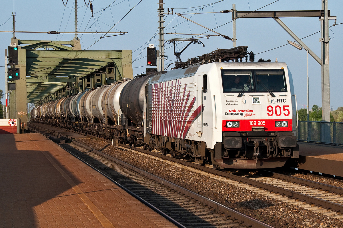 Lokomotion 189 905 mit SLGAG 42089 konnte am 07.04.2014 in Wien Praterkai fotografisch festgehalten werden.