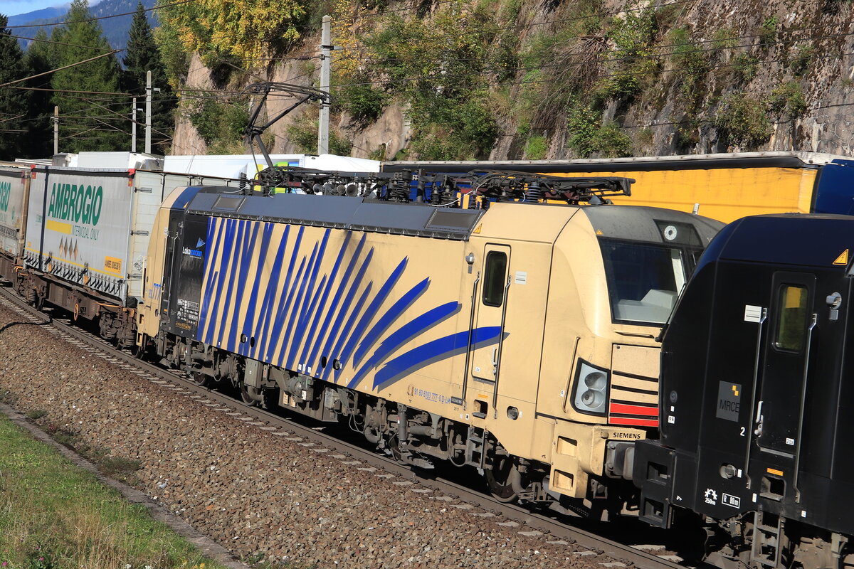 Lokomotion 193 777 als zweite Lok des schweren Ambrogio KLV Zuges Richtung Brennerpass. Hier bei Gries am Brenner am 09.10.2021