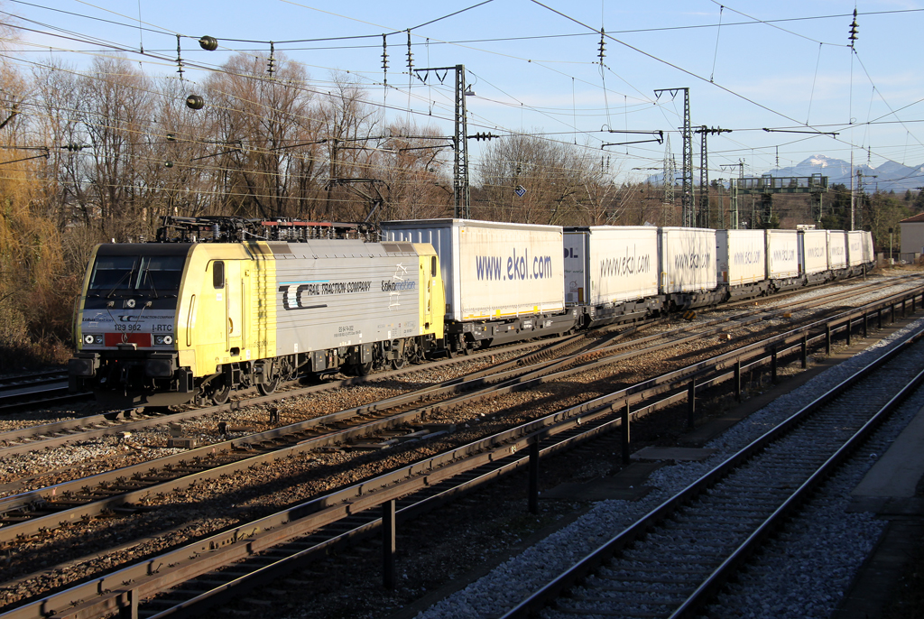 Lokomotion mit der 189 902 und dem EKOL von Triest nach Köln in Rosenheim am 10.12.2013