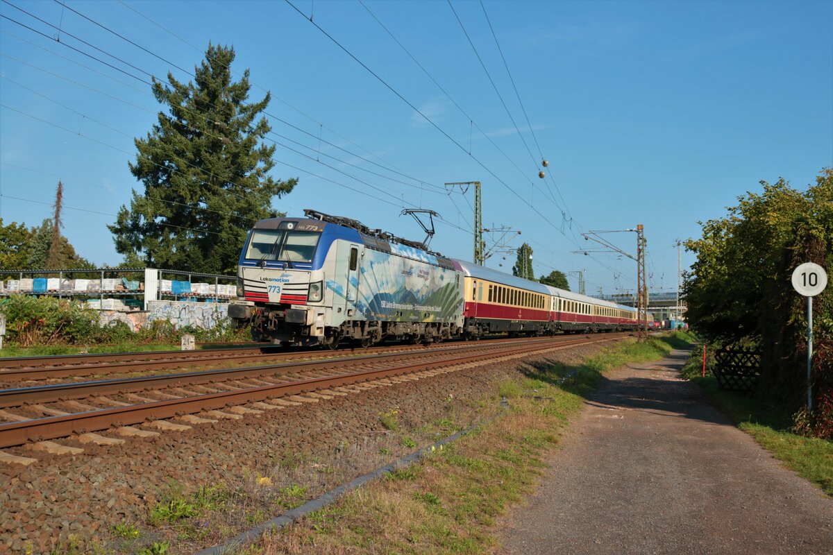 Lokomotion Siemens Vectron 193 773-9 mit dem AKE Rheingold am 26.09.21 in Hanau Großauheim 