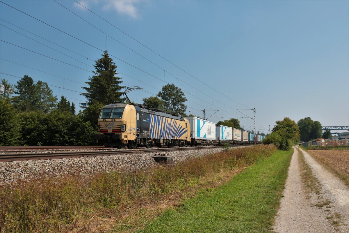 Lokomotion Siemens Vectron 193 777-0 mit KLV Zug am 12.08.20 bei Eglharting
