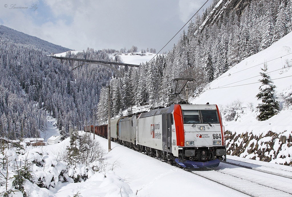 Lokomotions` 185 664 approaches Sankt Jodok with a southbound freight train, 24 March 2014 