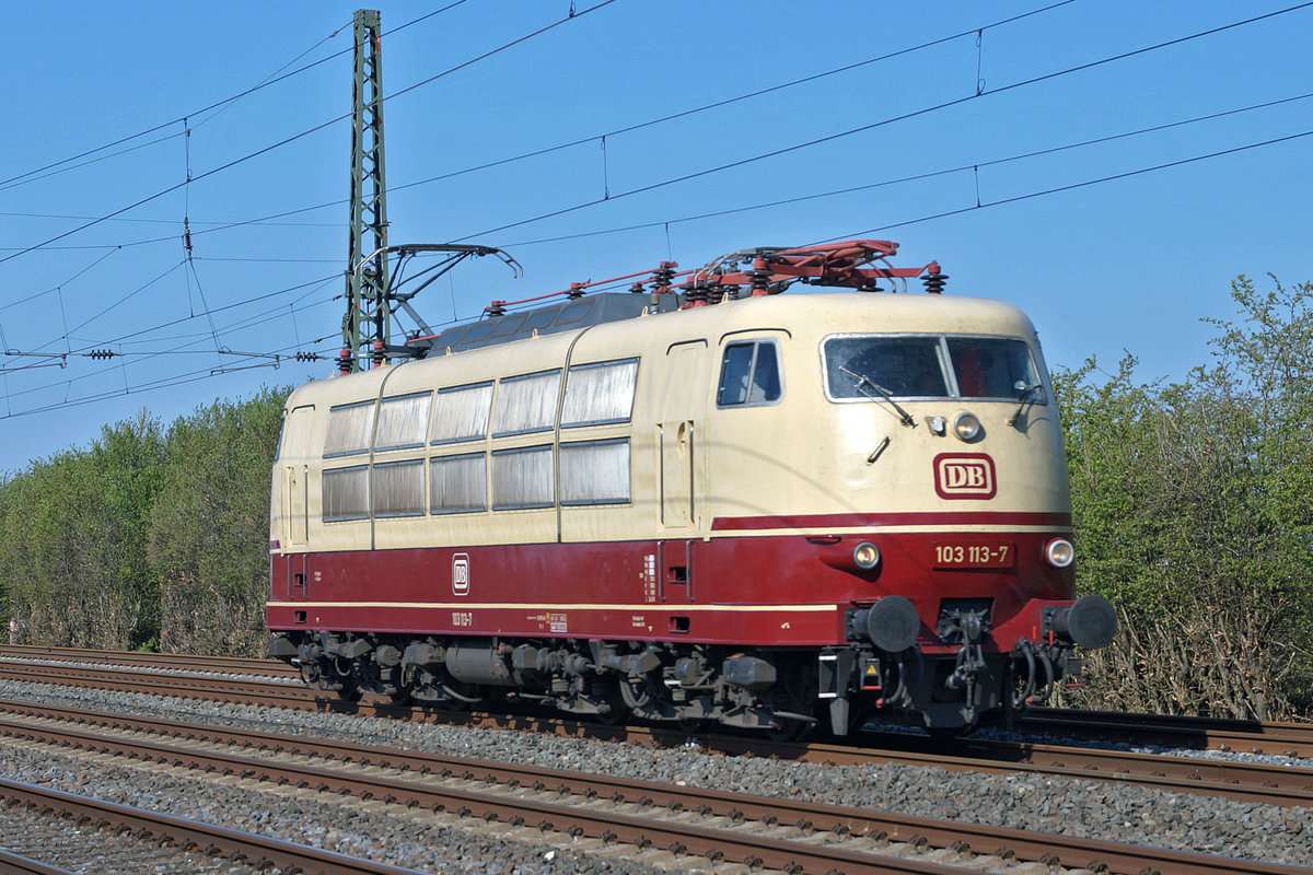 Lokomotive 103 113-7 am 06.04.2020 in Duisburg.