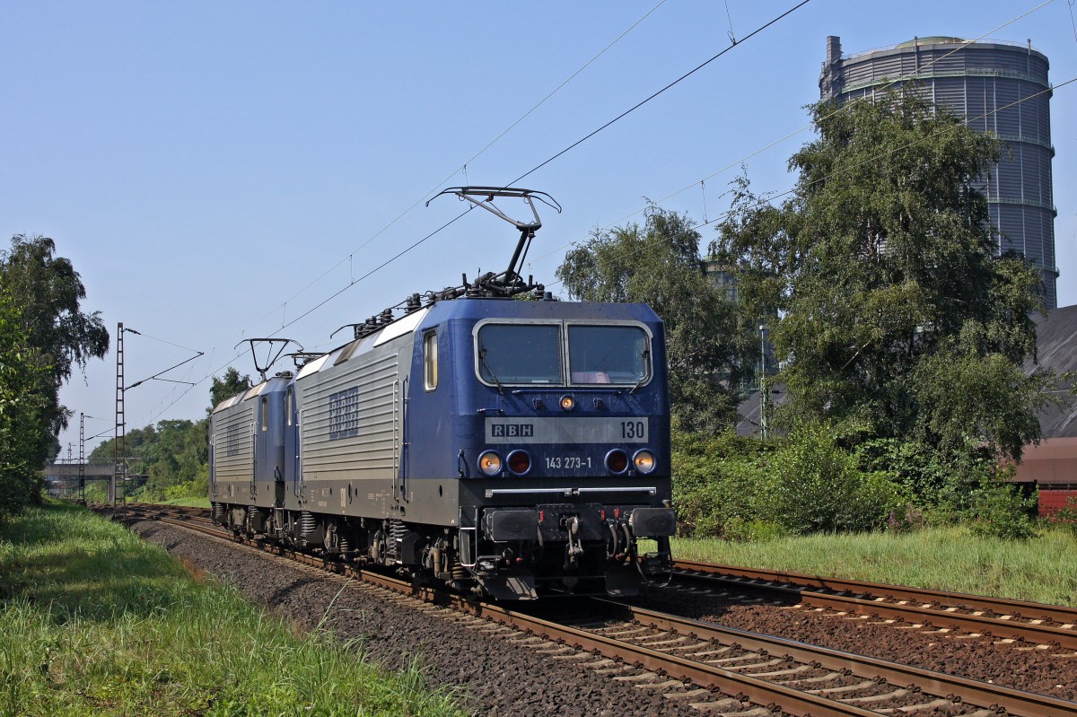 Lokomotive 143 273-1 und Schwesterlok am 13.08.2015 in Bottrop.