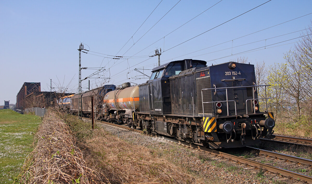 Lokomotive 203 152-4 am 28.03.2022 in Duisburg.