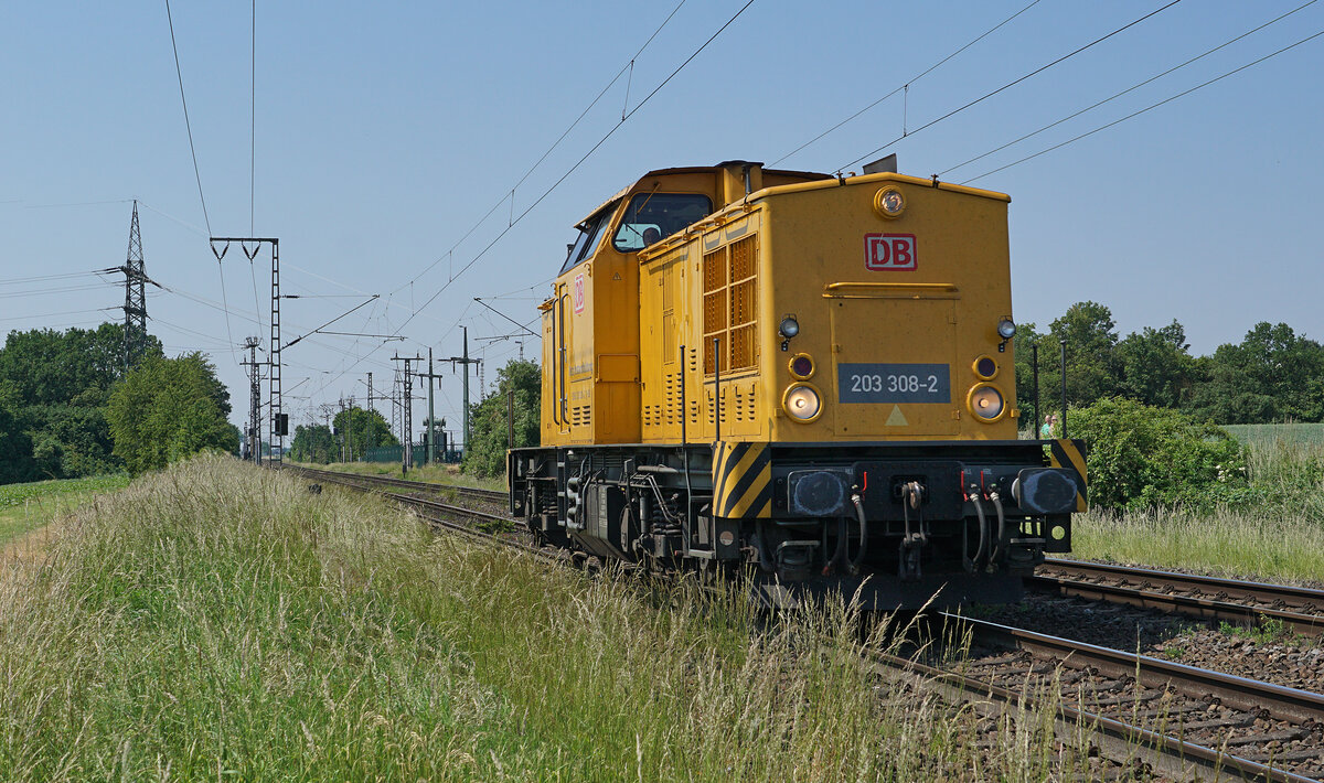 Lokomotive 203 308-2 als Lz am 10.06.2023 in Wickrathhahn.