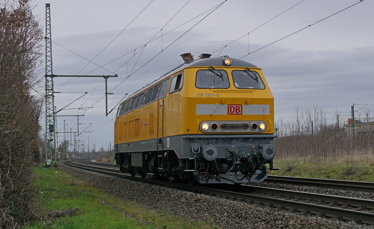 Lokomotive 218 261-6 am 22.03.2023 in Porz.