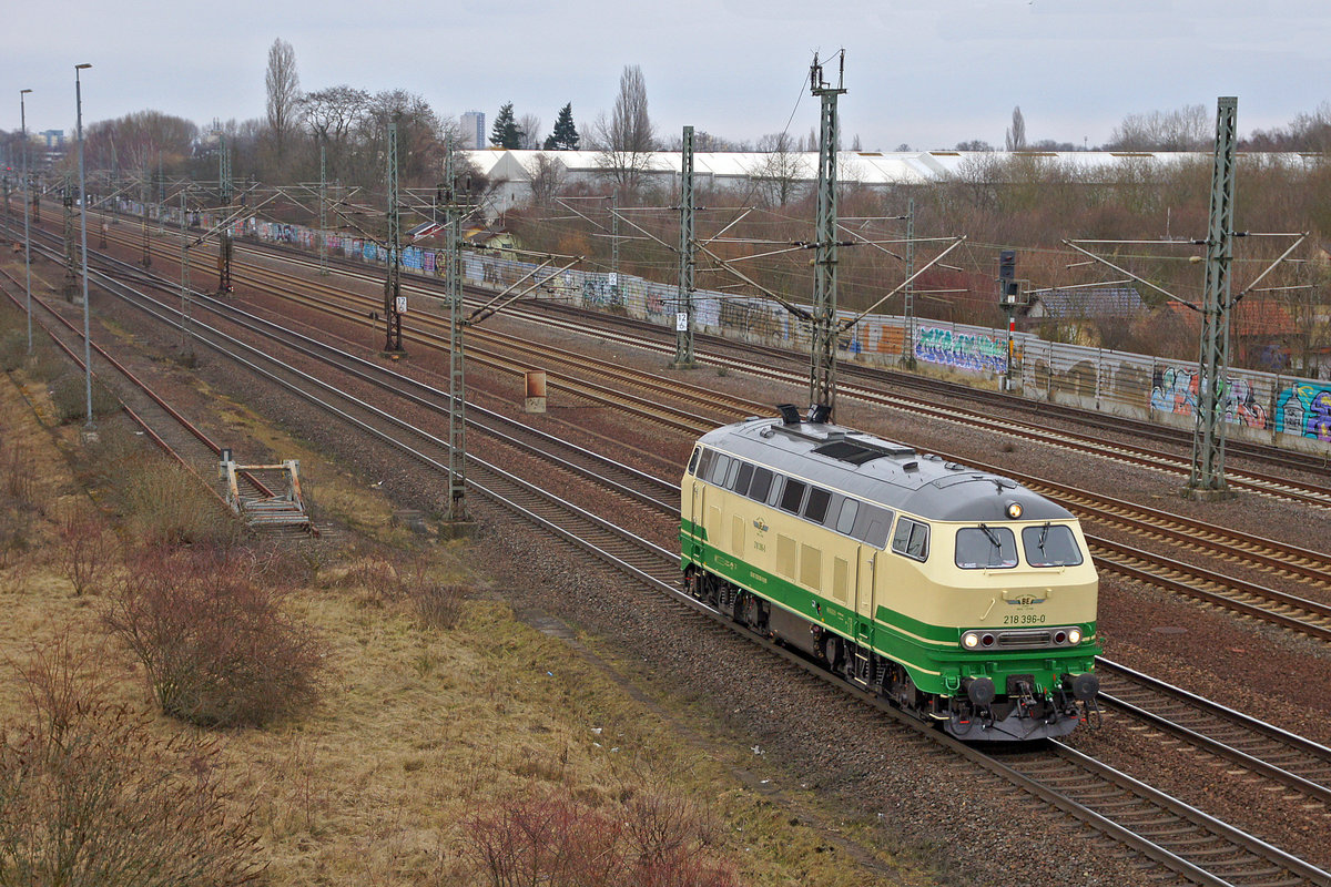 Lokomotive 218 396-0 am 09.03.2018 in Porz am Rhein.