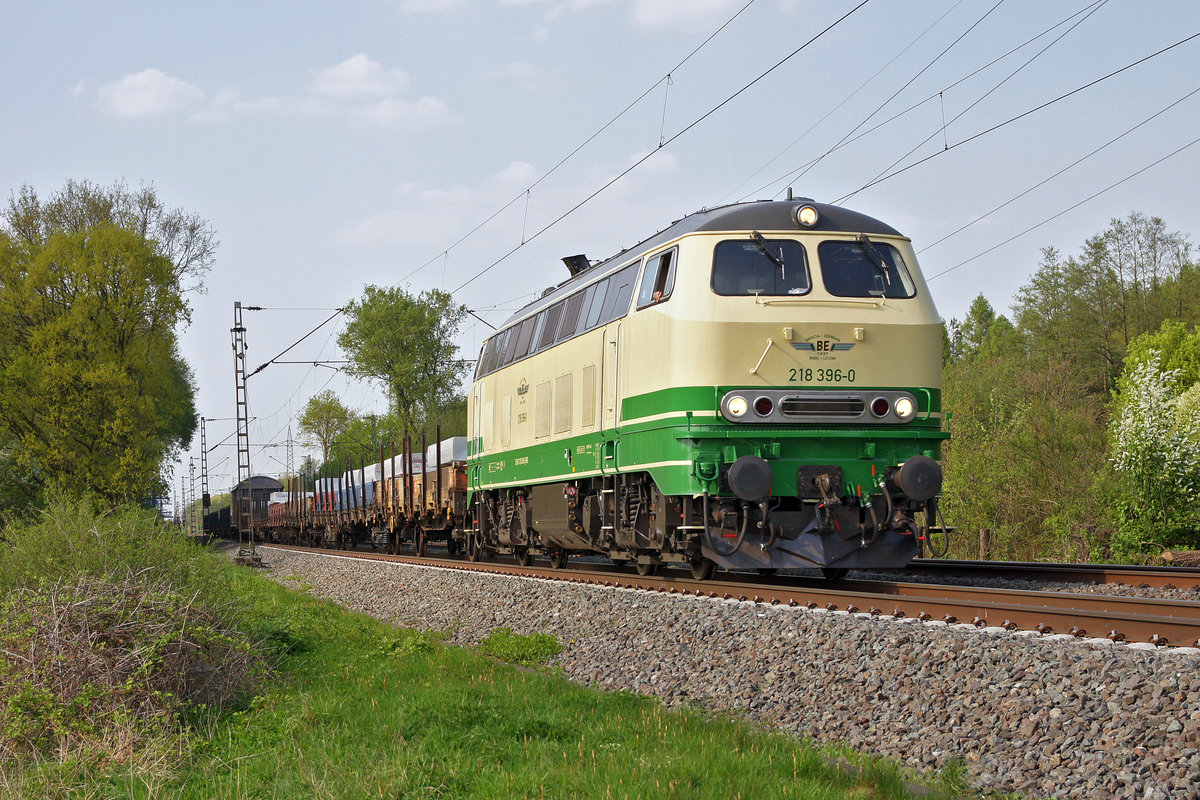 Lokomotive 218 396-0 mit Aluzug am 20.04.2018 in Lintorf.
