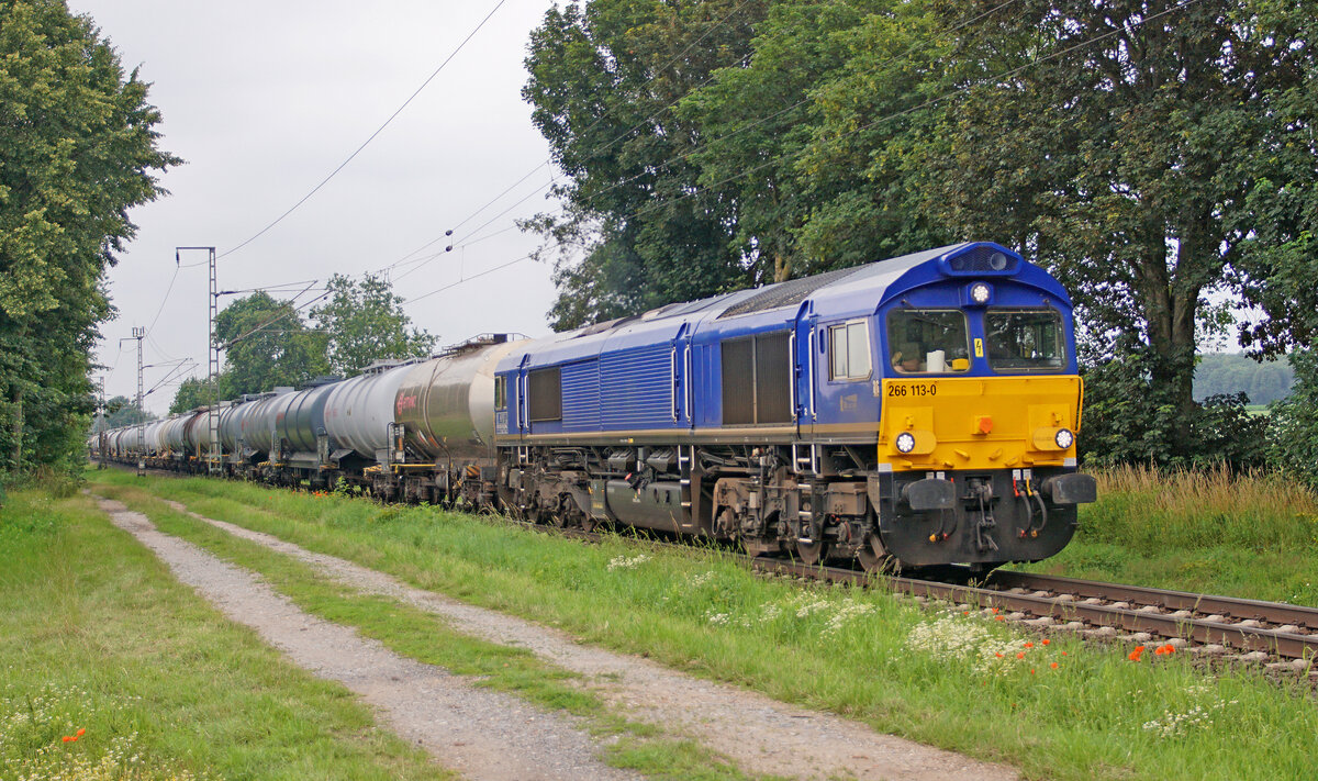 Lokomotive 266 113-0 am 02.07.2021 mit einem Kesselzug in Boisheim.