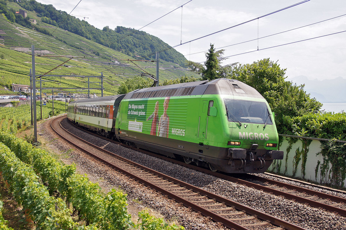 Lokomotive 460 080-5 am 08.07.2017 in Villette am Genfer See.