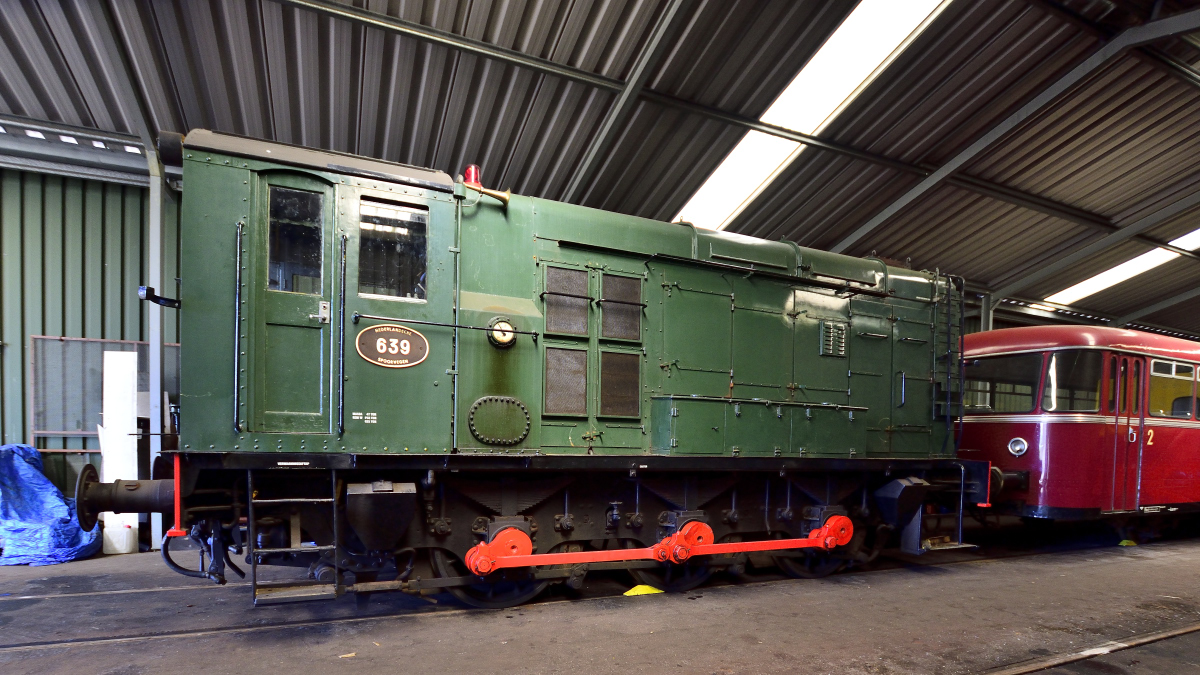 Lokomotive 639-10  Hippel  van die Miljoenenlijn - Zuid Limburgse Stoomtrein Maatschappij (ZLSM), zur Besichtigung in der frei zugäglichen Wagenhalle abgestellt. Aufnahme am 14.4.2022