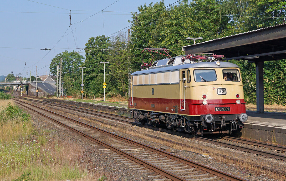 Lokomotive E10 1309 als LZ am 24.06.2023 in Wuppertal-Barmen.