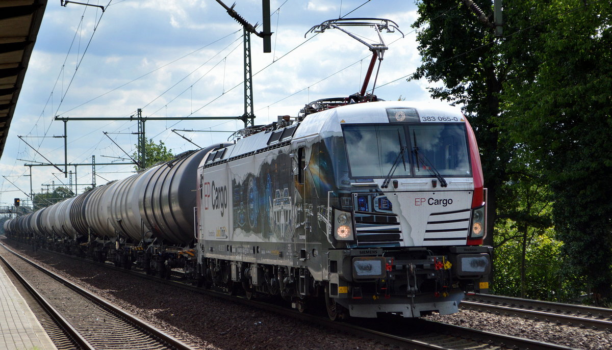 LokoTrain s.r.o. mit der EP Cargo a.s., Ostrava [CZ] mit der neuen  383 065-0  [NVR-Number: 91 54 7383 065-0 CZ-LTEU] und Kesselwagenzug am 25.08.20 Bf. Dresden-Strehlen Richtung Dresden Hbf.