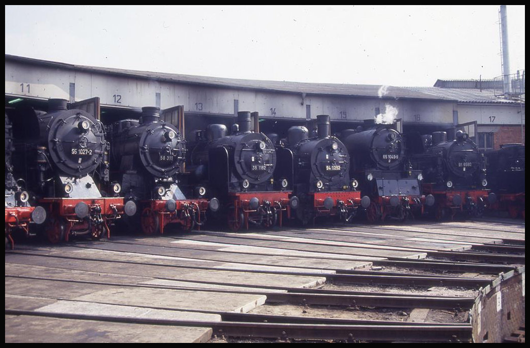 Lokparade am 17.4.1993 im BW Arnstadt u. a. mit 951027, 58311 und 381182!